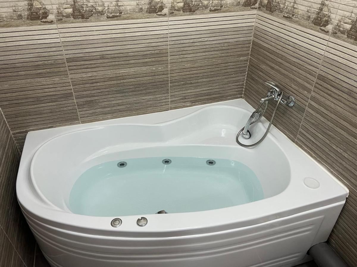 Lovely Flat With Bathtub 5 Mins From Center كرايوفا المظهر الخارجي الصورة